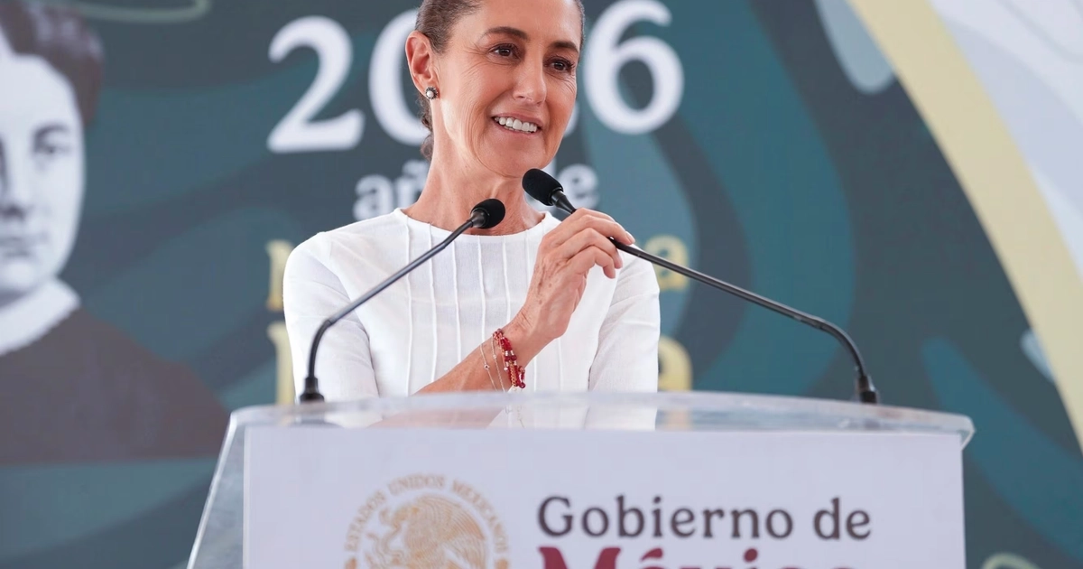 Claudia Sheinbaum durante una gira de trabajo, este domingo, en San Lorenzo Cacaotepec, Oaxaca.