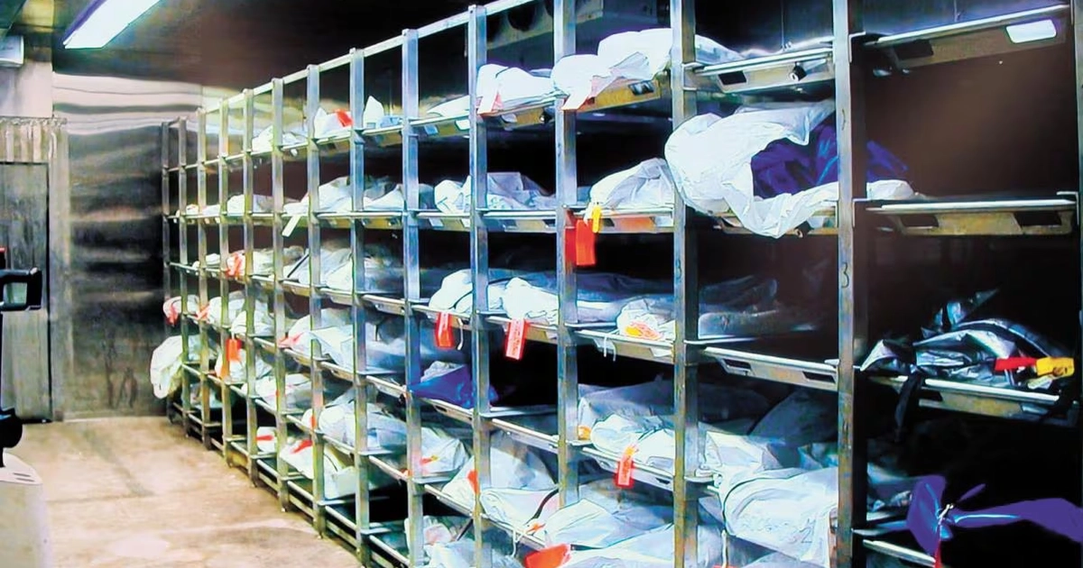 La Oficina Forense almacena huesos, ropa y credenciales para lograr la identificación. Foto: Especial.