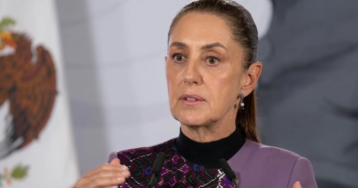 Claudia Sheinbaum encabeza la conferencia de prensa matutina conocida como La Mañanera en la sede del Gobierno de México. (Youtube (Imagen intervenida con Gemini IA para mejorar la calidad de la imagen)
