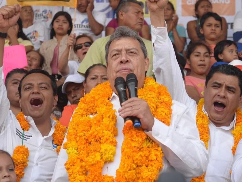 CHILPANCINGO, GUERRERO, 29ABRIL2018.- El ex gobernador Ángel Aguirre Rivero reapareció en un mitin del PRD para apoyar a los candidatos Luis Estephano Cervantes García y Toño Gaspar. FOTO: CUARTOSCURO