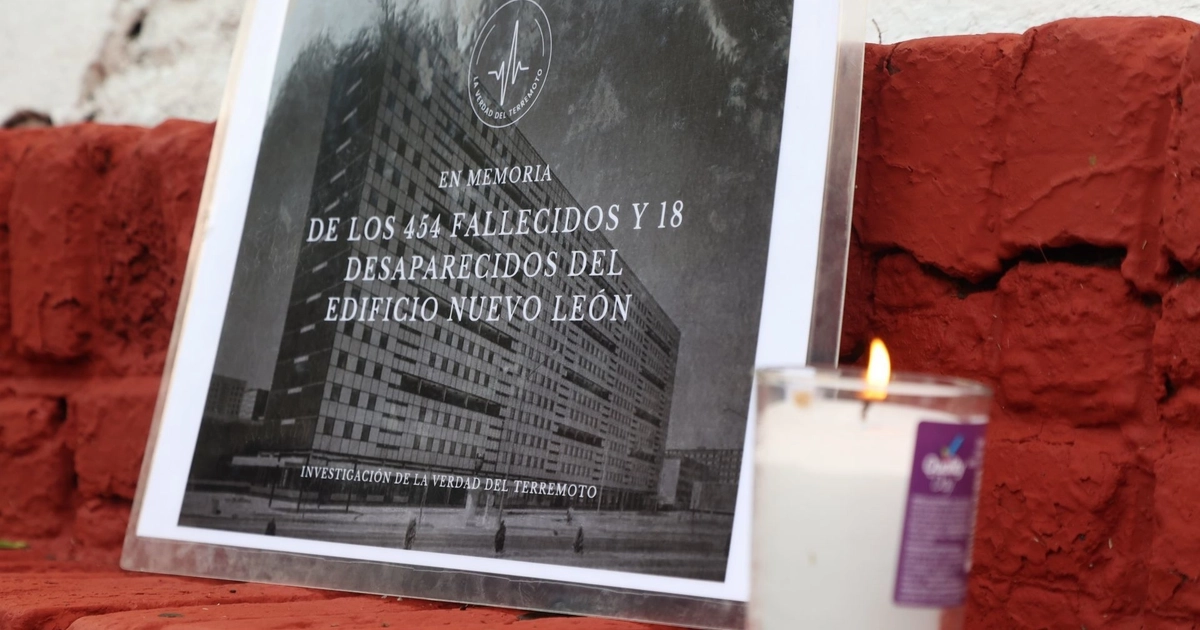 Misa en honor a víctimas de los sismos de 1985 y 2017, donde vecinos recordaron a fallecidos del Edificio Nuevo León en la Unidad Habitacional Tlatelolco. FOTO: EDGAR NEGRETE LIRA/CUARTOSCURO.COM