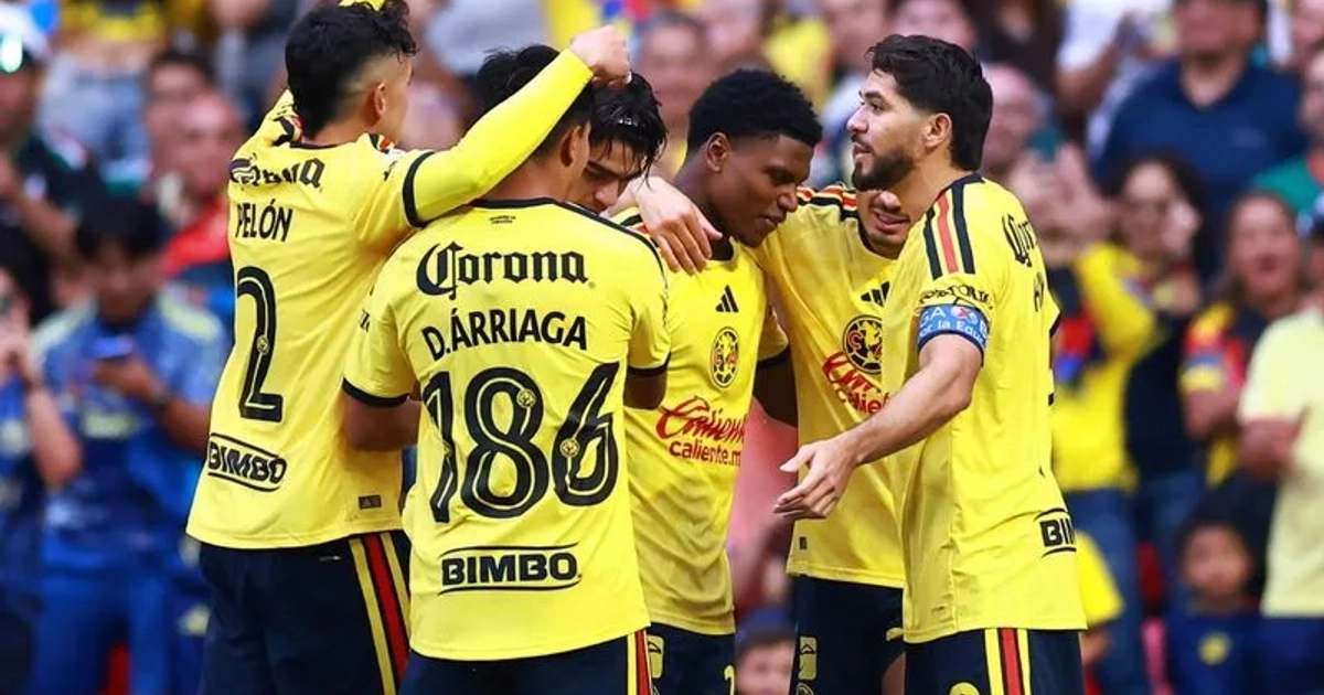 Foto de archivo de jugadores del América celebrando tras anotar un gol en partido del torneo mexicano. Estadio Azteca, Ciudad de México, México. 16 de agosto de 2026. REUTERS/Eloisa Sánchez