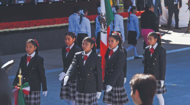 Las escoltas ya no serán de alumnos de excelencia; selección estará a cargo del Consejo Técnico Escolar
