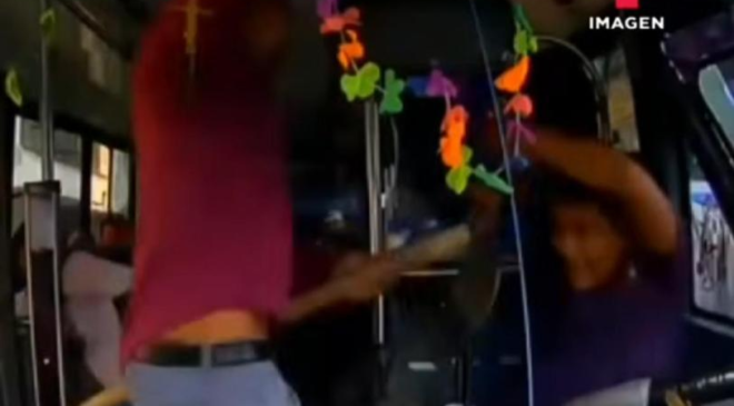 Sujeto agrede brutalmente a chofer de camión; lo ataca con herramienta de metal