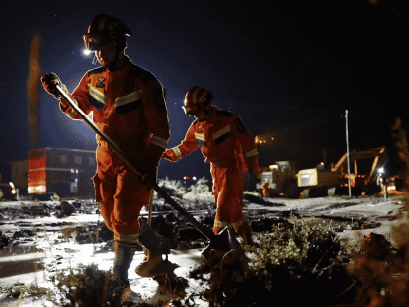 Riada en China deja 25 muertos y 23 heridos; cifra podría aumentar. Foto: AFP