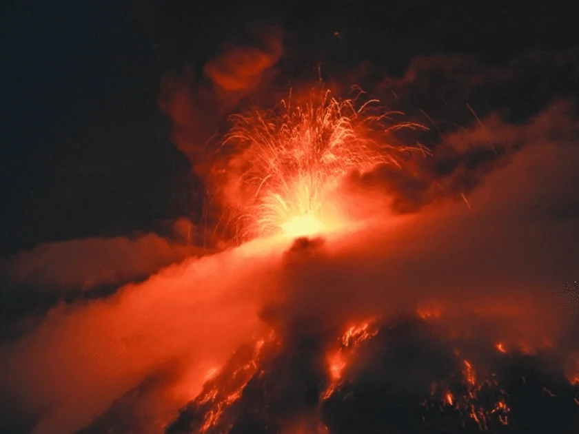 Volcán de fuego entra en fase explosiva. Foto: AFP