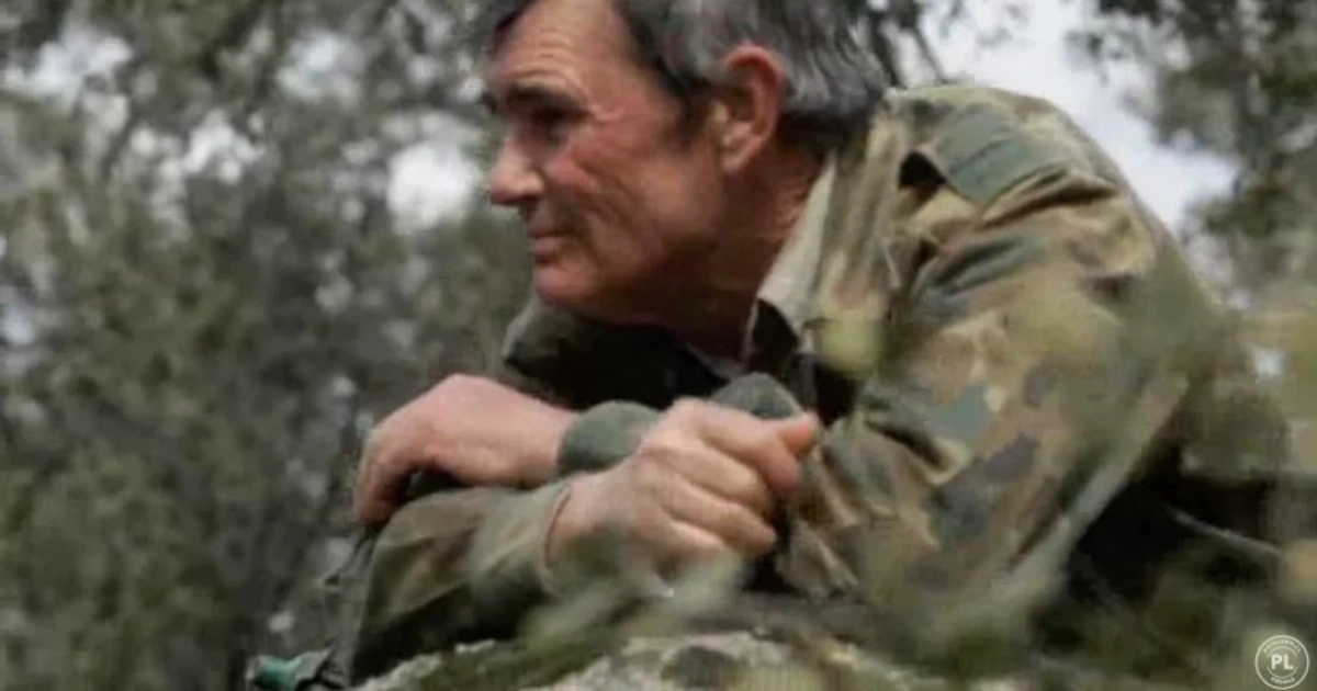 Captura de pantalla de un documental publicado por Paislobo Prensa sobre Marcos Rodríguez Pantoja, el niño criado por lobos en España. El director Gerardo Olivares logró que Rodríguez contara su historia en una serie de entrevistas filmadas.