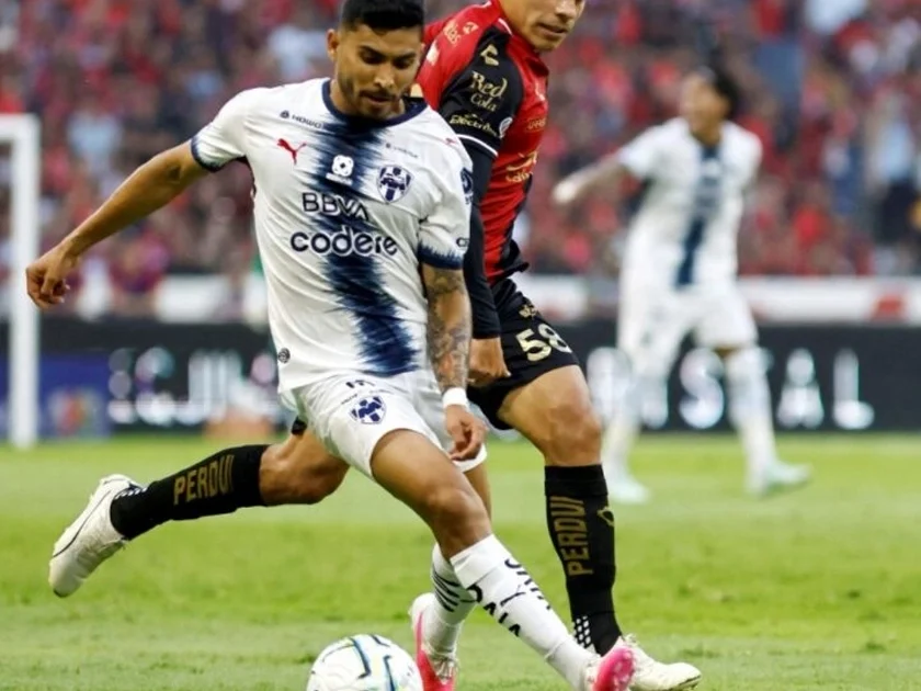 Orbelín Pineda sufrió una escalofriante lesión con Monterrey | Foto: AFP