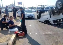 Tráiler se queda sin frenos y desata carambola: reportan 21 lesionados