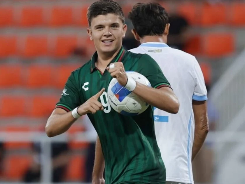 Tahiel Jiménez en festejo de gol