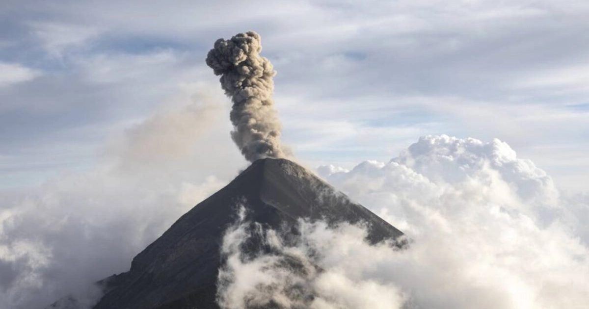 Volcán de Fuego en Guatemala expulsa ceniza. Foto: Getty Images/Ilustrativa