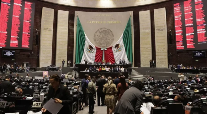 Diputados aprueban reforma que prohíbe la doble nacionalidad para ser presidente de la República