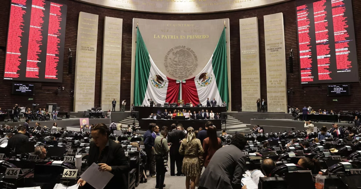 Reforma que prohíbe la doble nacionalidad a presidentes y gobernadores es aprobada por la Cámara de Diputados.