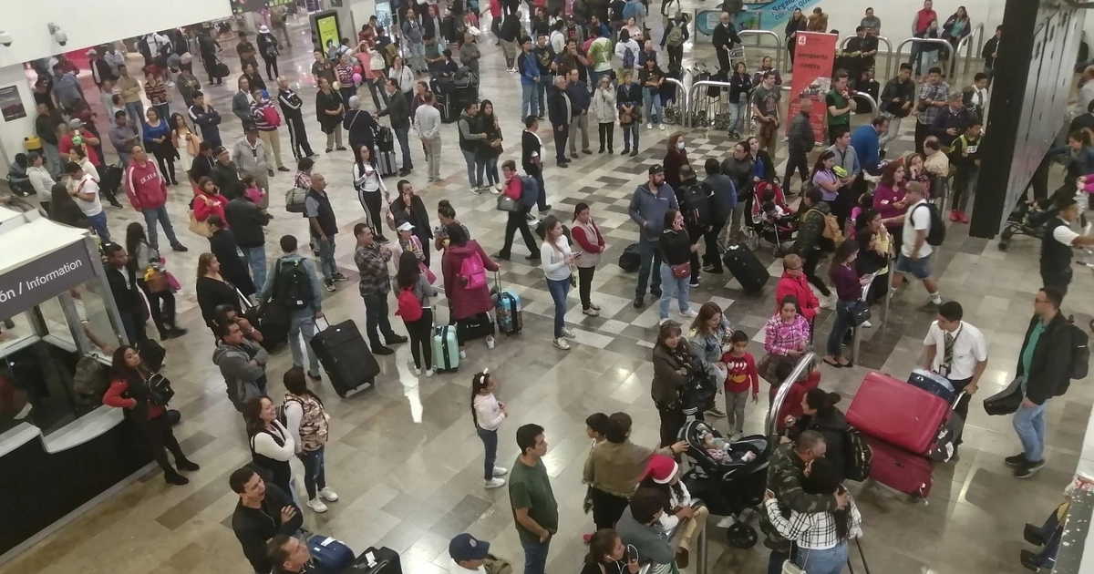 Si sufres de algún retraso o cancelación de tu vuelo, las aerolíneas deben compensarte (Cuartoscuro)
