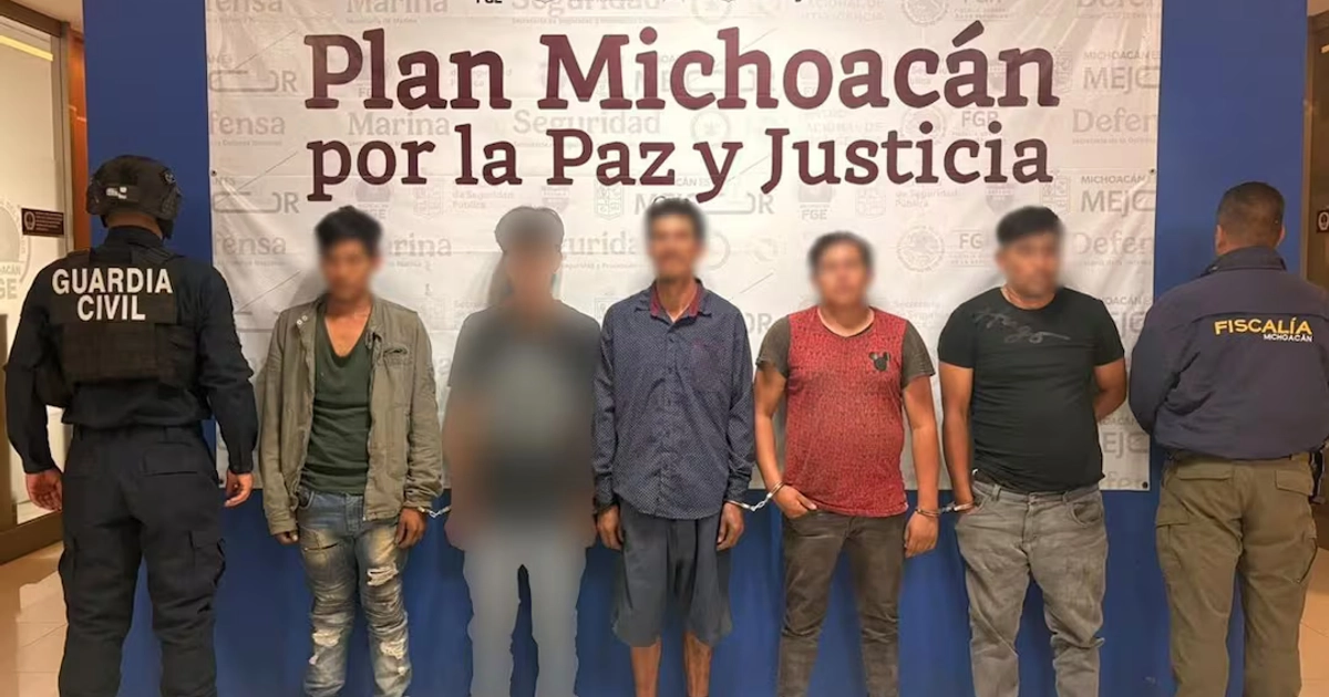 Durante la intervención, el implicado presuntamente intentó desarmar a uno de los elementos, y tras un forcejeo, resultó con una lesión de arma de fuego en el tobillo. Foto: Fiscalía General del Estado