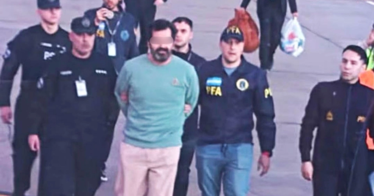 Los hermanos Farías Laguna ocultaban armas y expedientes confidenciales de la Marina en bodega
