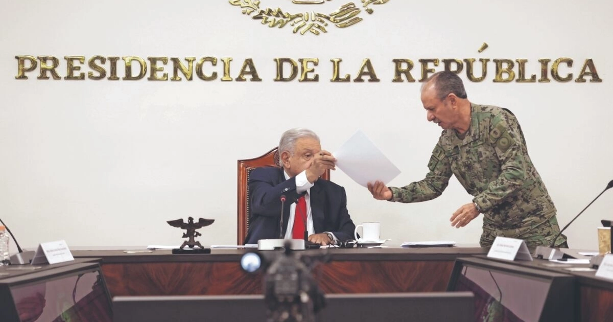 Rafael Ojeda Durán (der.) fue secretario de Marina en el sexenio de Andrés Manuel López Obrador. Foto: Archivo/ EL UNIVERSAL