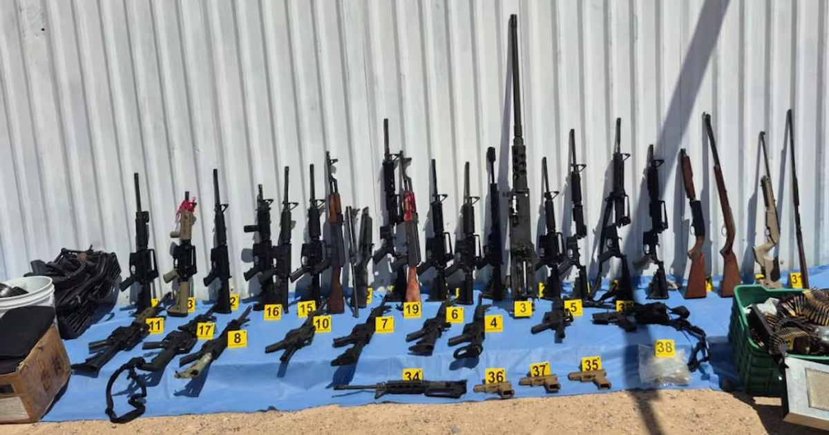 Los uniformados aseguraron más de 40 armas largas y dos ametralladoras Minimi. Foto: X @OHarfuch