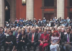En las primeras filas se acomodaron integrantes de su gabinete, legisladores, ministros de la Suprema Corte, gobernadores y representantes de la iniciativa privada. Foto: Especial