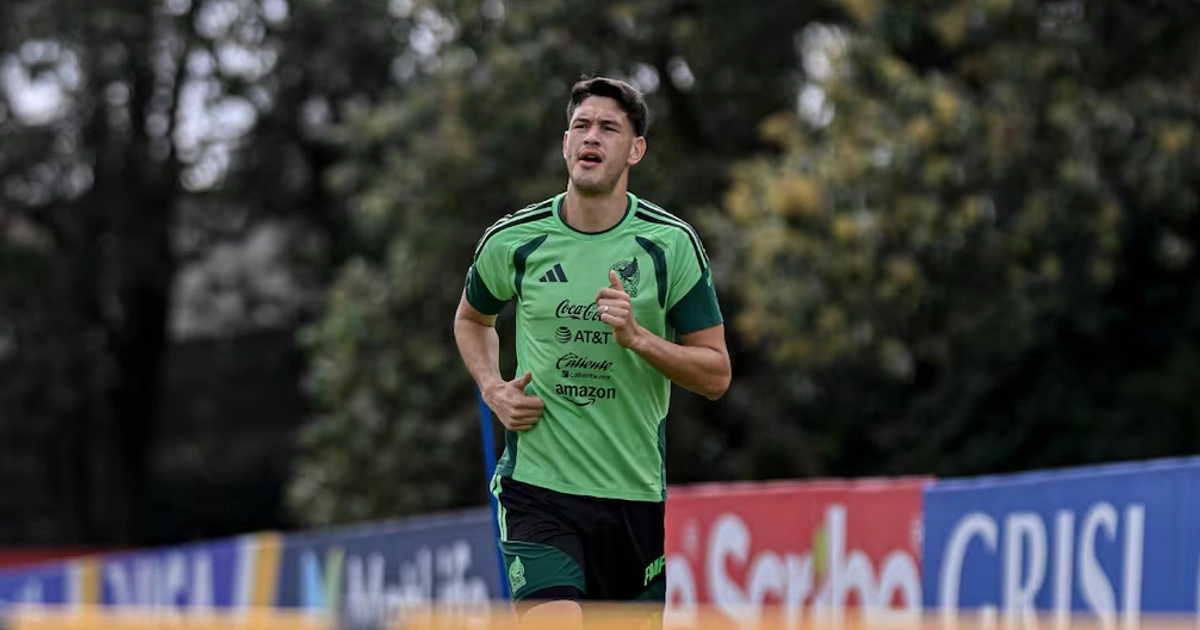 César Montes entrenó por separada en las instalaciones del CAR - Foto: Imago7