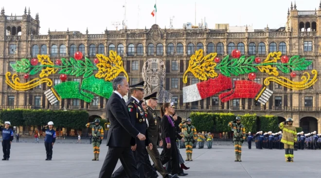 Sheinbaum conmemora 19-S: iza bandera a media asta en Zócalo de CDMX para recordar a víctimas de sismos