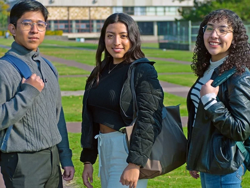 La institución abre clases este lunes 31 de agosto para quienes entran por primera vez, tras un mes de revisiones y cambios por anomalías en la evaluación en línea y la suspensión temporal de trámites. (Gaceta-UNAM)