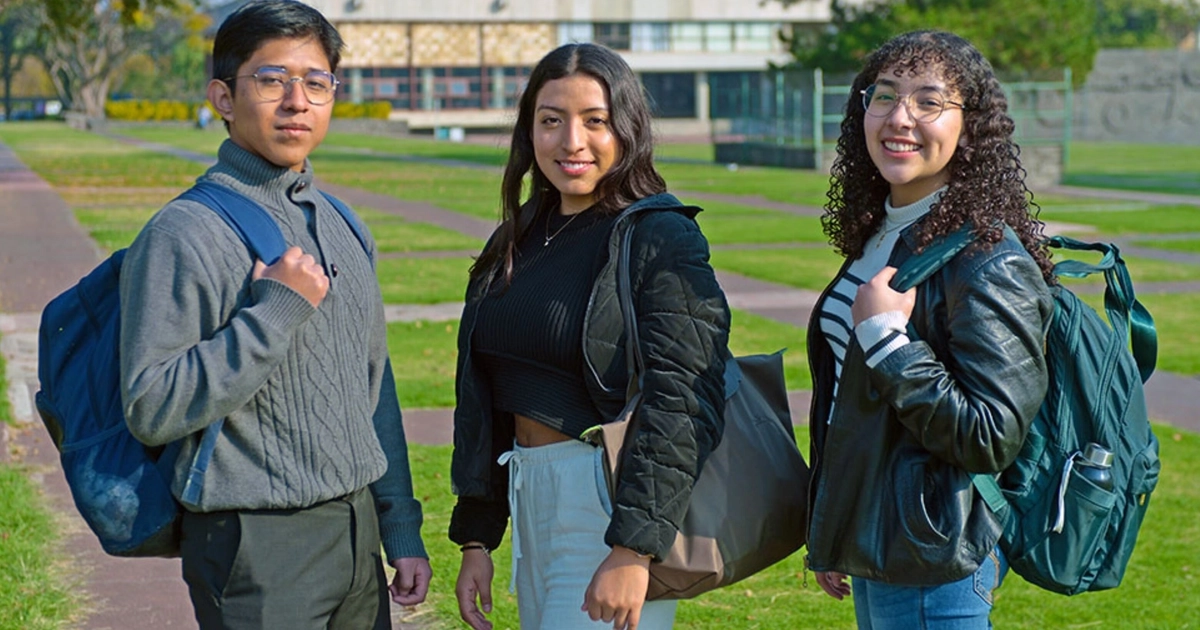 La institución abre clases este lunes 31 de agosto para quienes entran por primera vez, tras un mes de revisiones y cambios por anomalías en la evaluación en línea y la suspensión temporal de trámites. (Gaceta-UNAM)