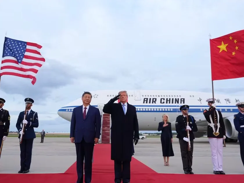 El presidente de EU, Donald Trump recibe a su homólogo chino, Xi Jinping. (23/09/26) Foto: AP