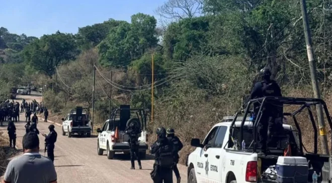 Los Ardillos usan a pobladores de Chilpancingo como “barricada humana” tras agredir a militares: Defensa detuvo a dos