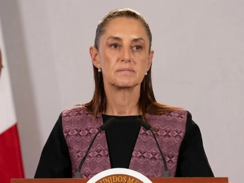 La mandataria sostiene que la consigna se enfocó en una mujer con megáfono que interrumpió su Segundo Informe de Gobierno, y que su decisión fue continuar el discurso para mantener el orden