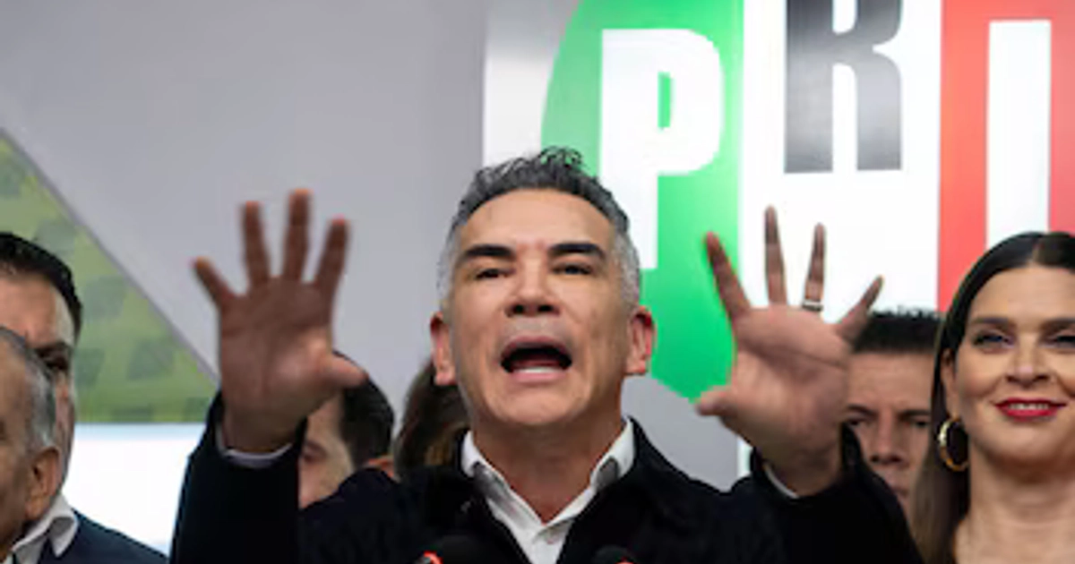 Alejandro Moreno acusa censura tras la orden del INE de retirar publicaciones que vinculan a Morena con el crimen organizado y anuncia que el PRI acudirá a organismos internacionales. FOTO: CAMILA AYALA BENABIB/CUARTOSCURO.COM