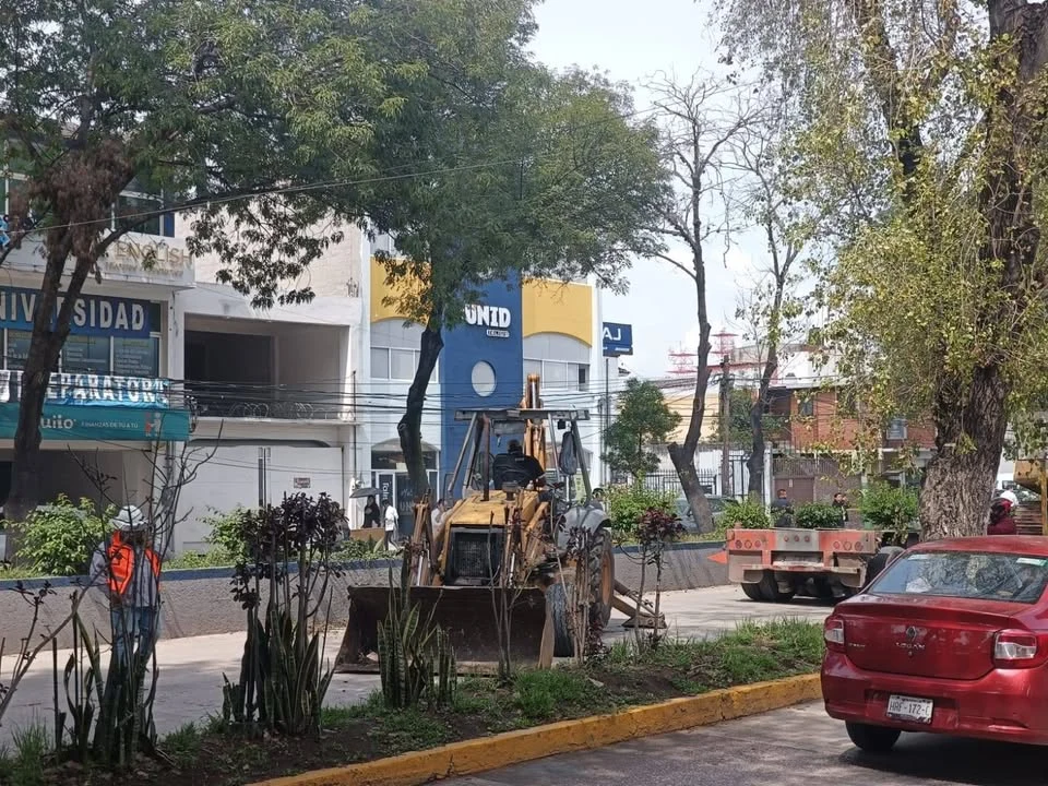 Inició la rehabilitación de la Calzada Melchor Ocampo en Tula; tome sus precauciones al transitar por el lugar