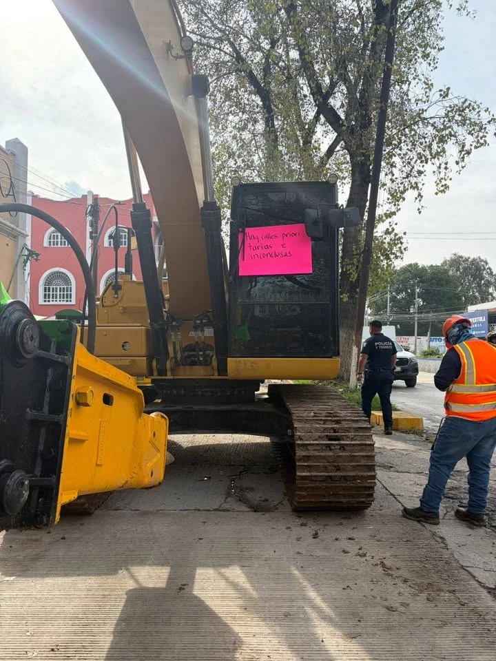 Vecinos de Tula se manifestaron antes de iniciar la obra de la Calzada Melchor Ocampo en Tula; aseguran que hay otras calles que realmente necesitan ser reparadas