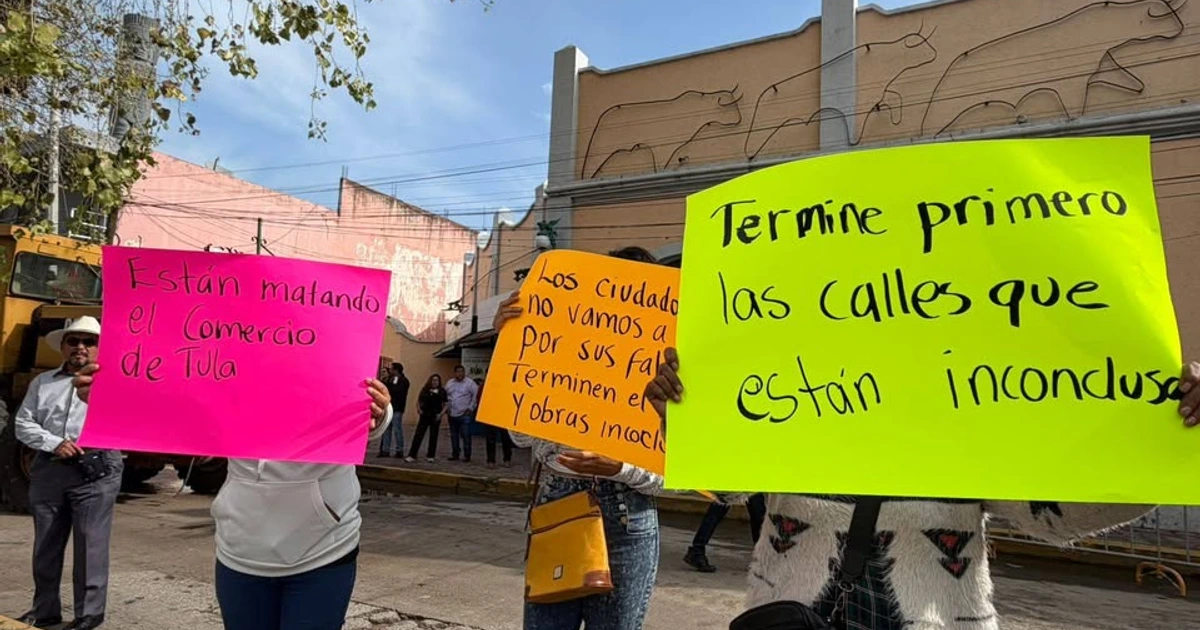 Vecinos de Tula se manifestaron antes de iniciar la obra de la Calzada Melchor Ocampo en Tula; aseguran que hay otras calles que realmente necesitan ser reparadas