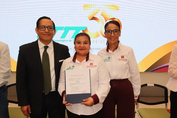 La UT de Tula-Tepeji reconoce su trayectoria académica y laboral en su 35 aniversario