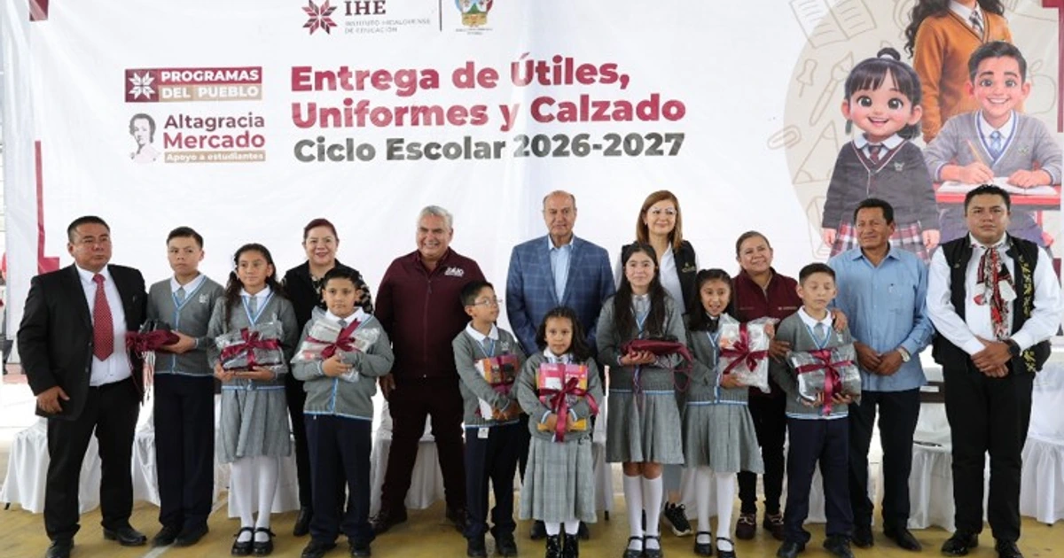 El secretario de Educación Pública de Hidalgo entregó útiles, calzado y uniformes en cinco municipios