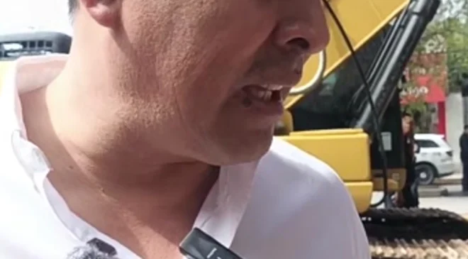 La autoridad municipal de Tula de Allende encabezada por el alcalde Cristhian Evanivaldo Martínez Resendiz junto con integrantes de la asamblea dieron el banderazo para el arranque de obra de la Reestructuración total de la calzada Melchor Ocampo, en la zona centro