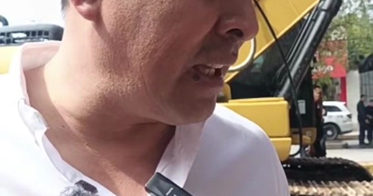 La autoridad municipal de Tula de Allende encabezada por el alcalde Cristhian Evanivaldo Martínez Resendiz junto con integrantes de la asamblea dieron el banderazo para el arranque de obra de la Reestructuración total de la calzada Melchor Ocampo, en la zona centro