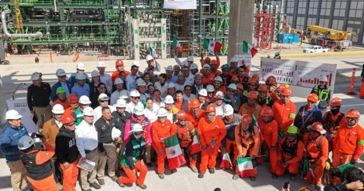 Formalizan Pemex y el STPRM incremento salarial 2026-2027