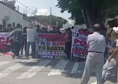 Manifestación en contra de la presidenta de Tepeji, Tania Valdez, durante su Informe de Gobierno; la rechazan por arbitrariedades yque no ha hecho obras