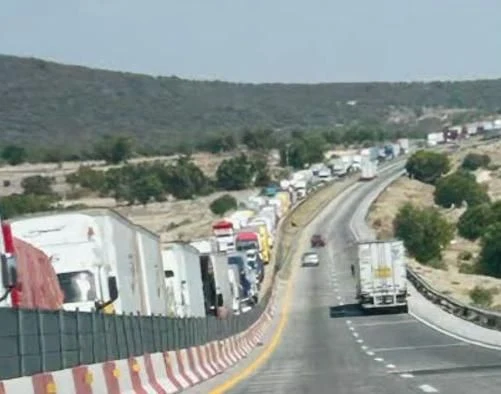 Brutal accidente de pipa paralizó por más de dos horas la circulación en el Arco Norte; decenas de automovilistas se vieron afectados