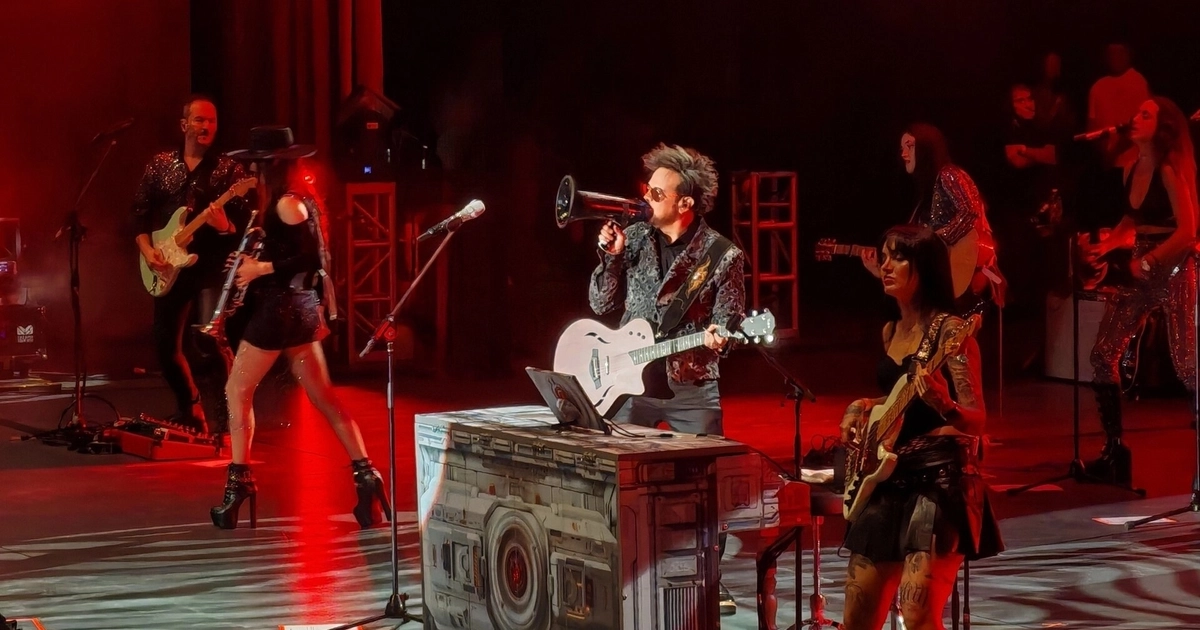 Aleks Syntek celebró 35 años de carrera con un show de tres horas en el Auditorio Nacional (Soledad Victoria / Infobae México)