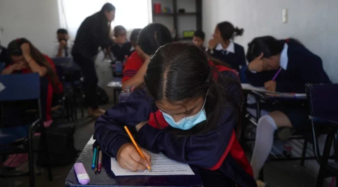 México retrocede en matemáticas: 7 de cada 10 estudiantes no alcanzaron niveles básicos en la prueba PISA 2025