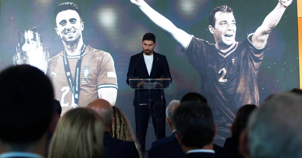 Rúben Neves en una ceremonia meses después del fallecimiento de Diogo Jota (REUTERS/Pedro Rocha)