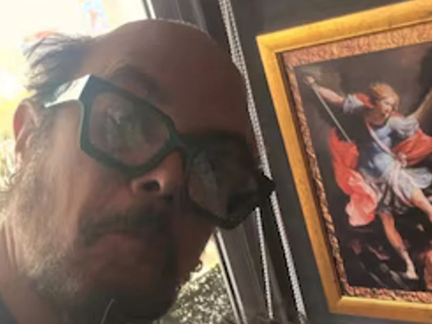 Aleks Syntek publica una imagen en la que aparece sin peluquín
