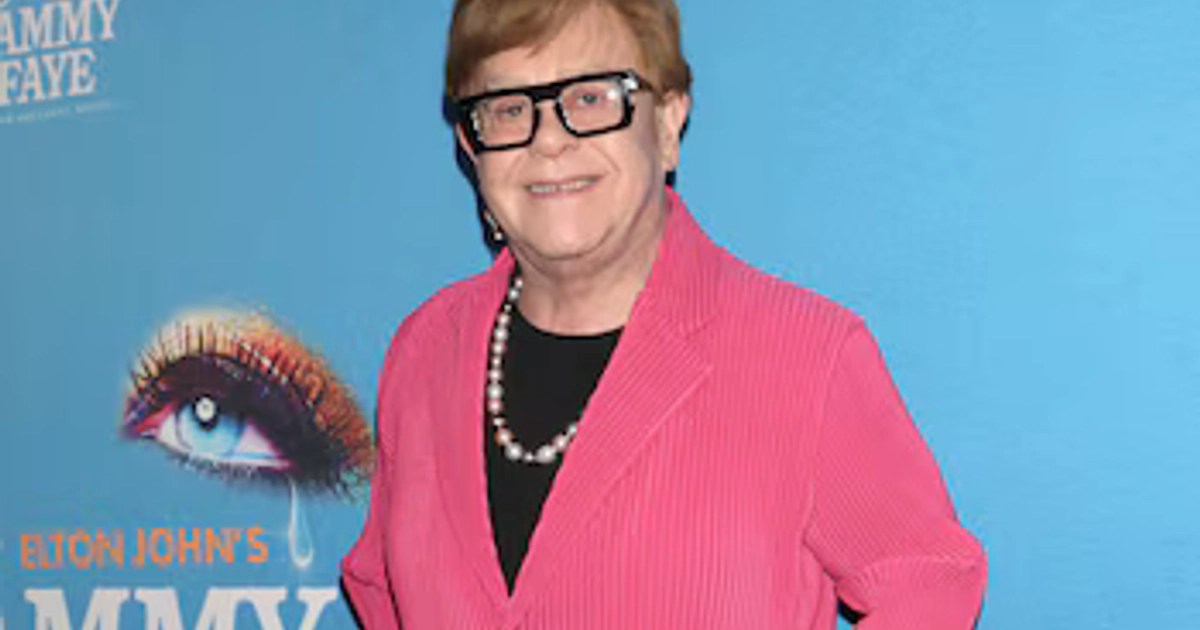 ARCHIVO - Elton John asiste a la noche inaugural de Broadway de