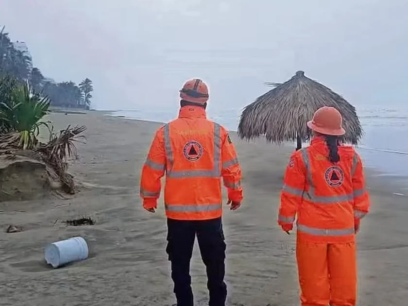 En Acapulco, la Capitanía de Puerto suspendió la navegación para todas las embarcaciones y los restaurantes de playa no ofrecieron servicio. Foto: Especial