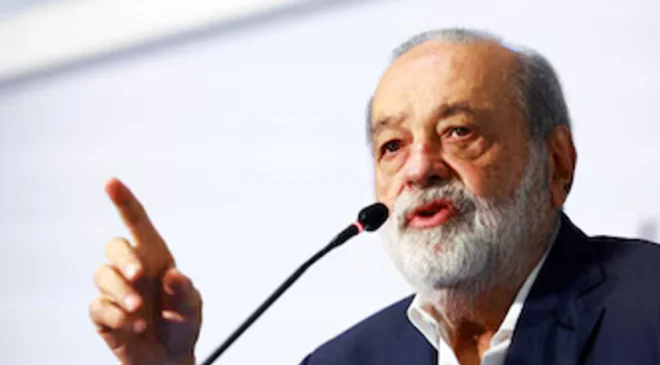 Carlos Slim respalda prohibir el uso de celulares en las escuelas: «El aula es para estudiar