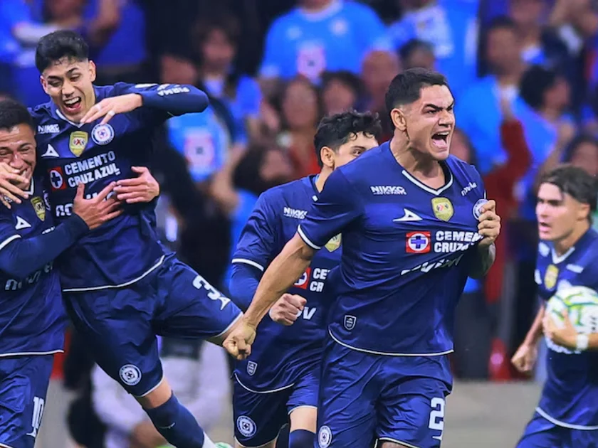 Cruz Azul's Gabriel Fernandez celebrates scoring their third goal