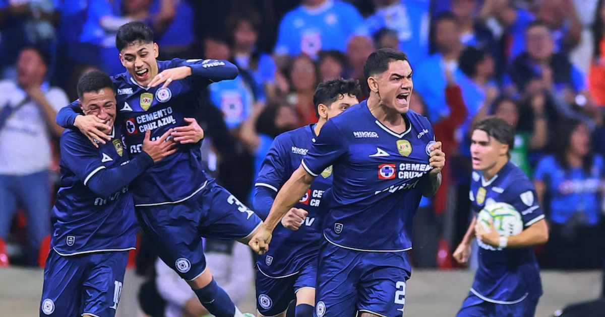Cruz Azul's Gabriel Fernandez celebrates scoring their third goal